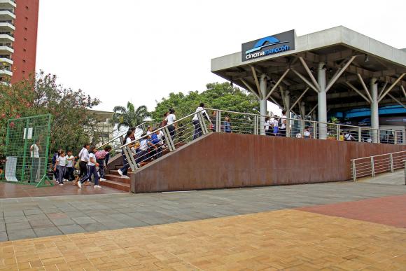 malecon_2000_IMAX