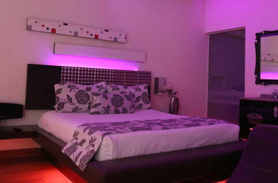 Une chambre de motel équatorien prête pour la Saint Valentin